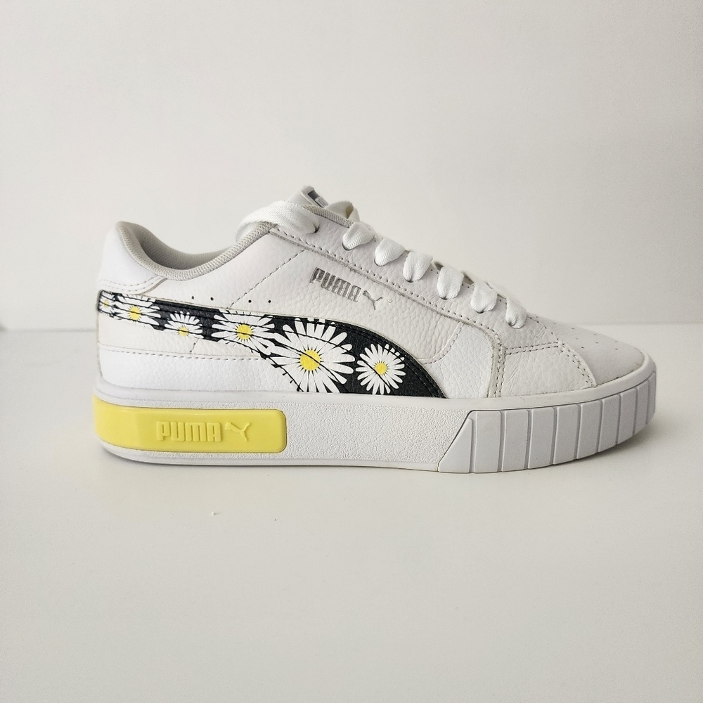 PUMA Cali Star Daisy print low-top sneaker in white and yellow size 6.5